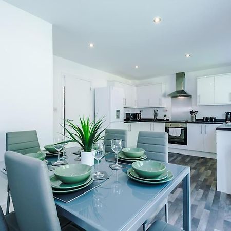 Stylish Four Bedroom House In St Helens By Eason Stays, For Contractors Digs And Weekend Stays, With Free Parking מראה חיצוני תמונה