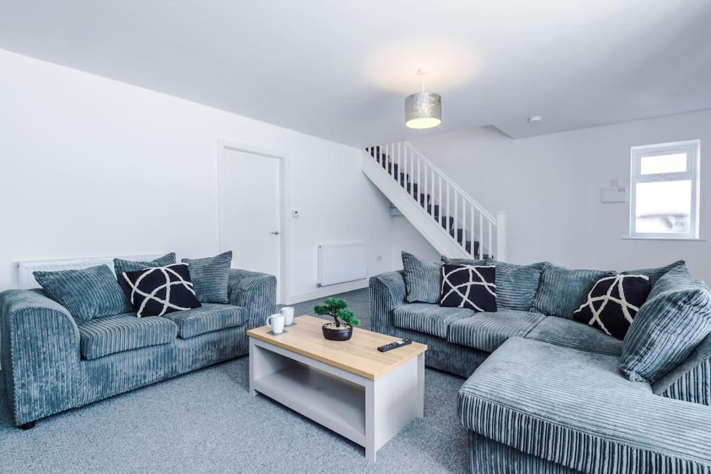 Stylish Four Bedroom House In St Helens By Eason Stays, For Contractors Digs And Weekend Stays, With Free Parking מראה חיצוני תמונה