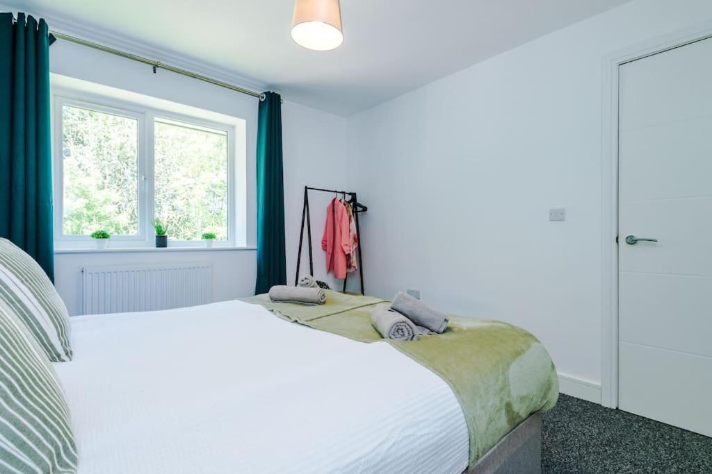 Stylish Four Bedroom House In St Helens By Eason Stays, For Contractors Digs And Weekend Stays, With Free Parking מראה חיצוני תמונה