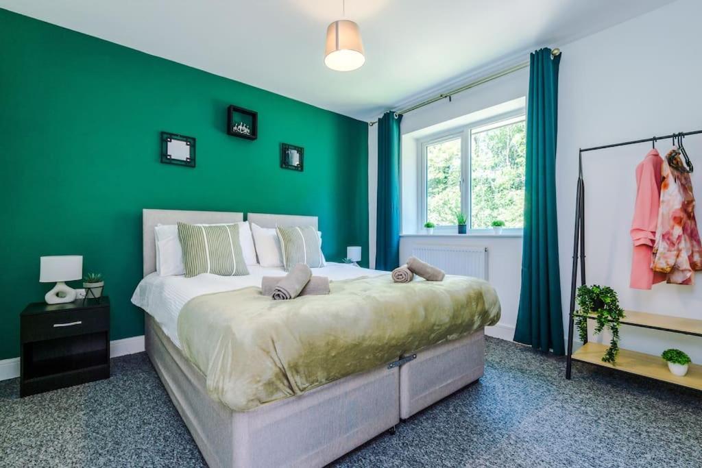 Stylish Four Bedroom House In St Helens By Eason Stays, For Contractors Digs And Weekend Stays, With Free Parking מראה חיצוני תמונה