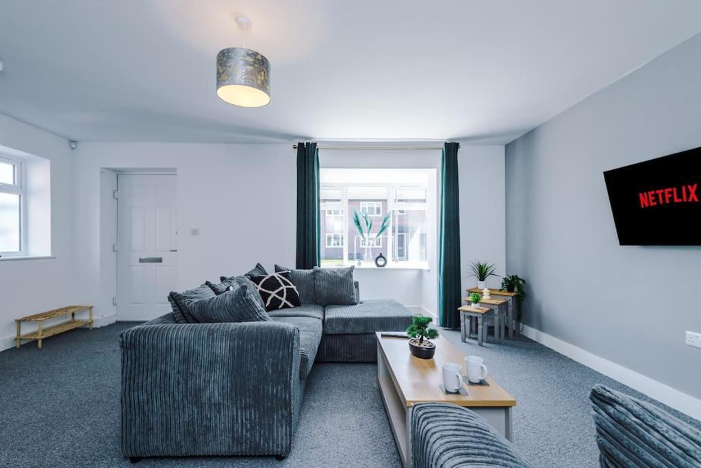 Stylish Four Bedroom House In St Helens By Eason Stays, For Contractors Digs And Weekend Stays, With Free Parking מראה חיצוני תמונה